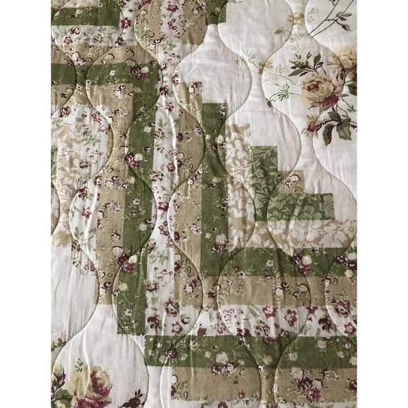 Vtg Light Quilt Bedspread Diamond White Green Roses Romantic Coverlet 101"x86" - Picture 6 of 11